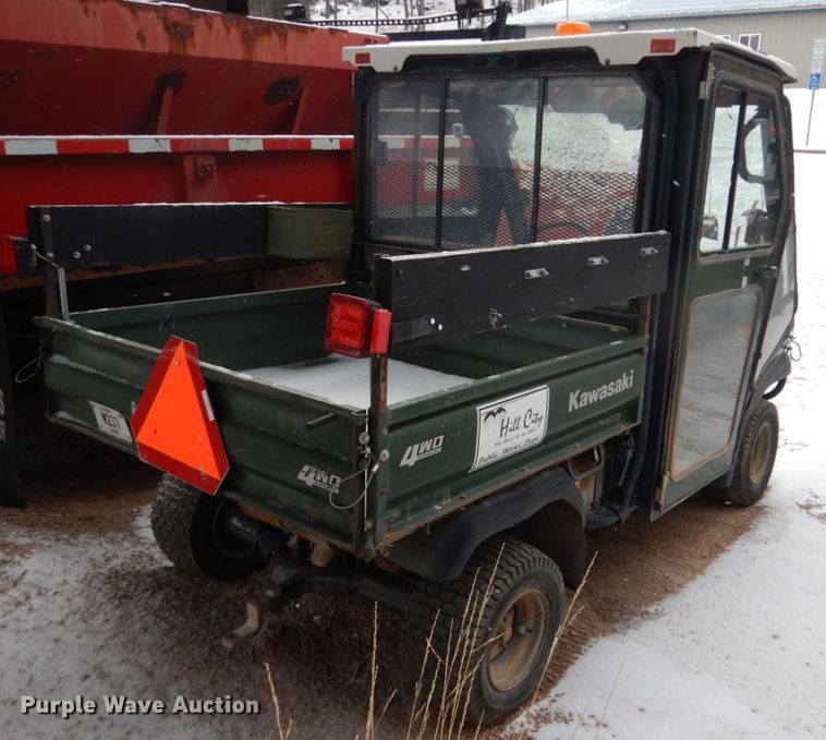 image for item HS9841 2004 Kawasaki Mule 3010  utility vehicle