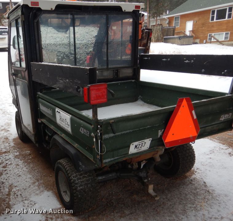 image for item HS9841 2004 Kawasaki Mule 3010  utility vehicle