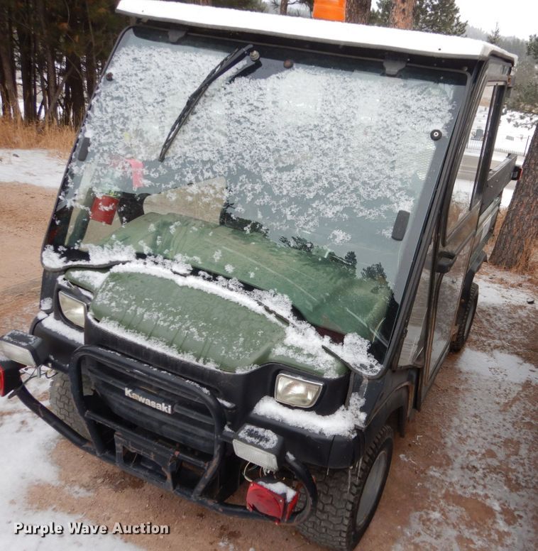 image for item HS9841 2004 Kawasaki Mule 3010  utility vehicle