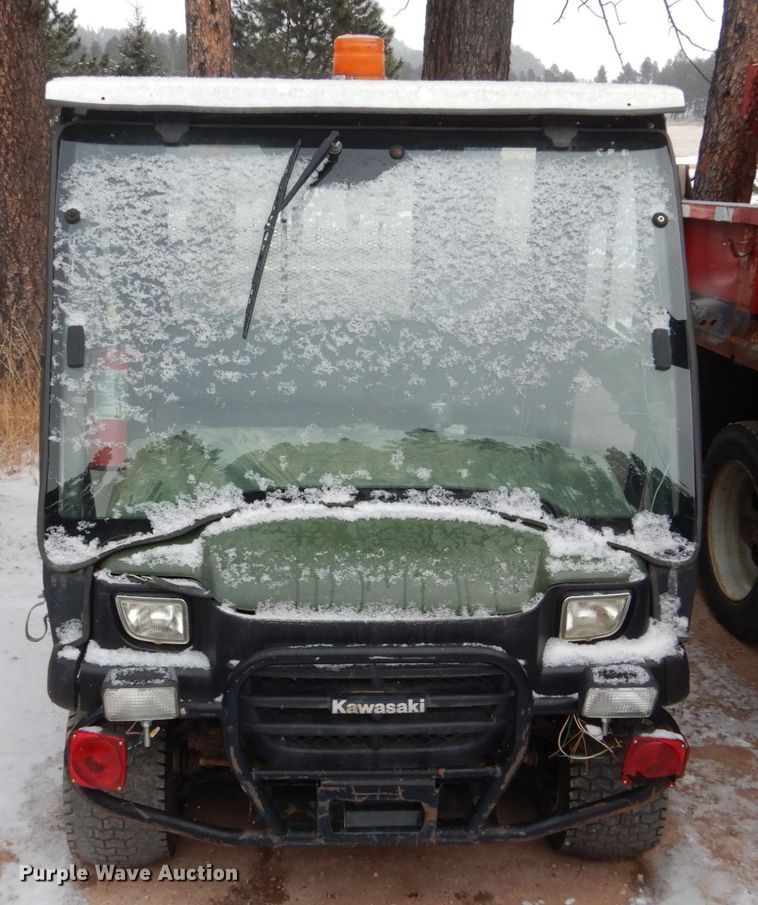 image for item HS9841 2004 Kawasaki Mule 3010  utility vehicle