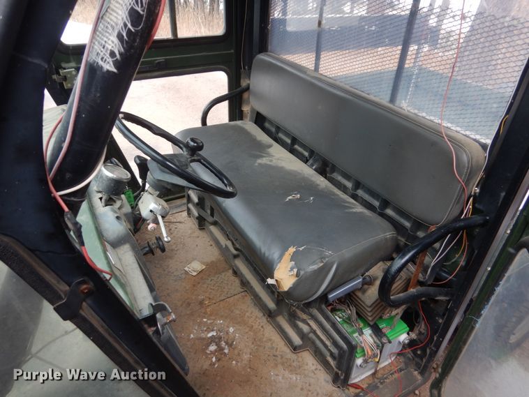 image for item HS9841 2004 Kawasaki Mule 3010  utility vehicle