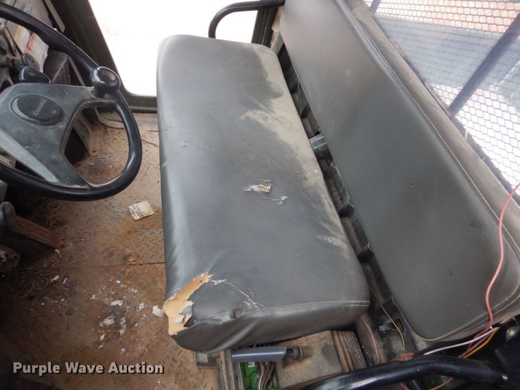 image for item HS9841 2004 Kawasaki Mule 3010  utility vehicle