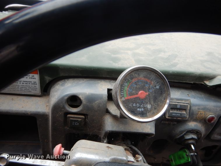 image for item HS9841 2004 Kawasaki Mule 3010  utility vehicle