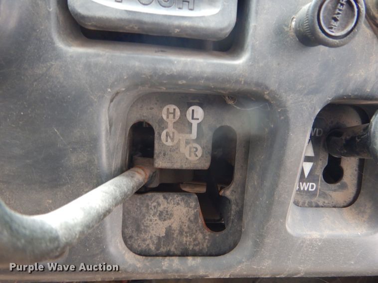 image for item HS9841 2004 Kawasaki Mule 3010  utility vehicle