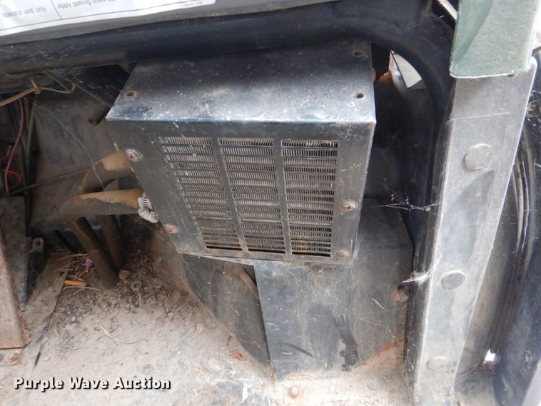 image for item HS9841 2004 Kawasaki Mule 3010  utility vehicle