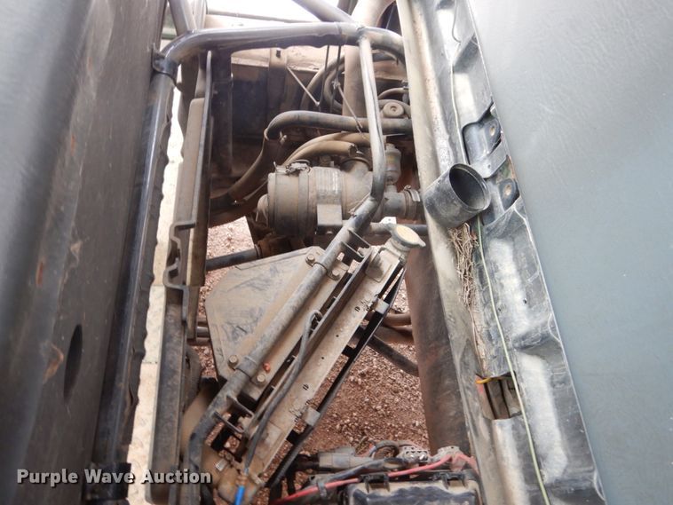 image for item HS9841 2004 Kawasaki Mule 3010  utility vehicle