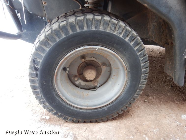 image for item HS9841 2004 Kawasaki Mule 3010  utility vehicle