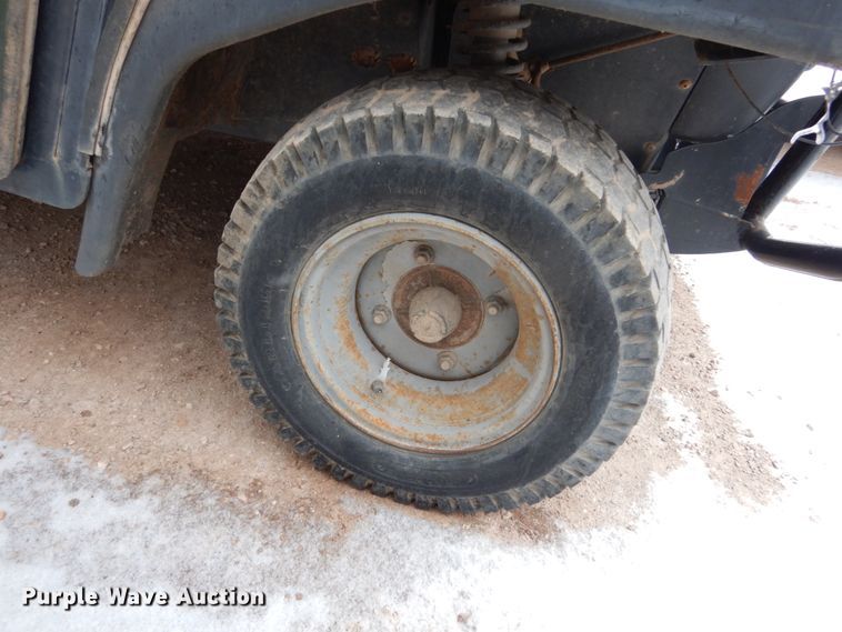 image for item HS9841 2004 Kawasaki Mule 3010  utility vehicle