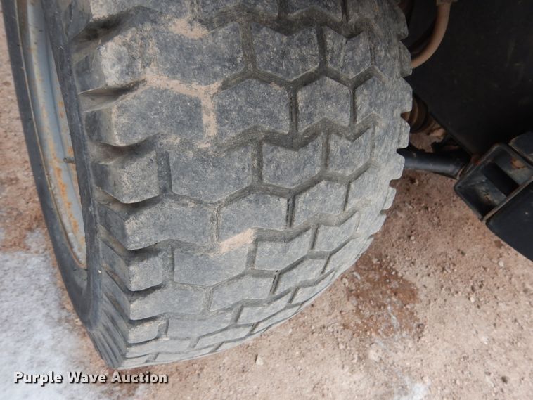 image for item HS9841 2004 Kawasaki Mule 3010  utility vehicle