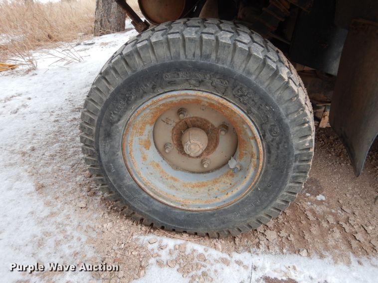 image for item HS9841 2004 Kawasaki Mule 3010  utility vehicle