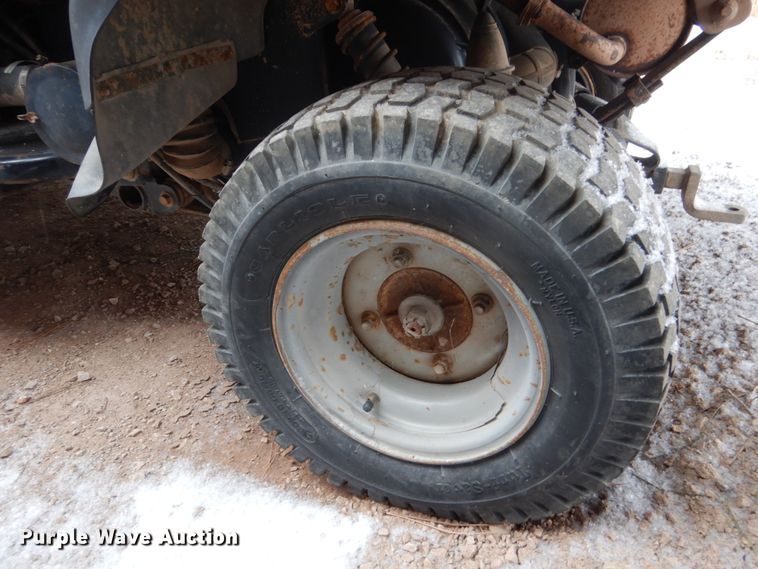 image for item HS9841 2004 Kawasaki Mule 3010  utility vehicle