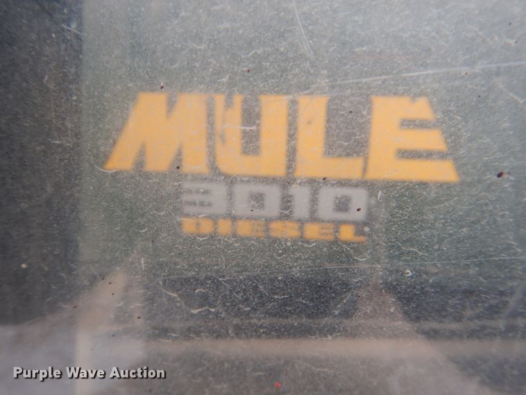 image for item HS9841 2004 Kawasaki Mule 3010  utility vehicle