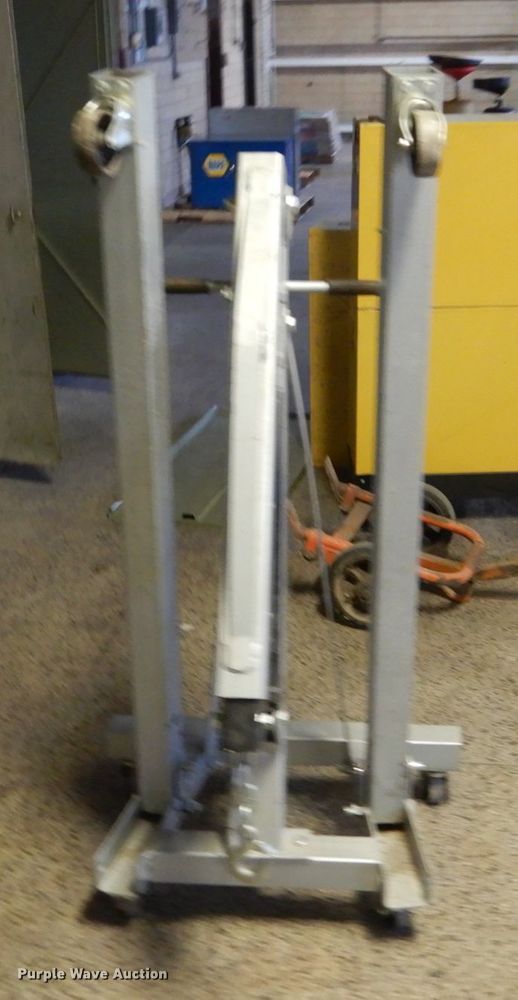 image for item HS9875 Engine hoist