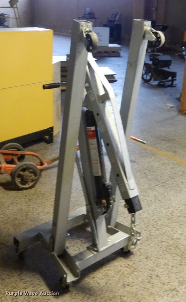 image for item HS9875 Engine hoist