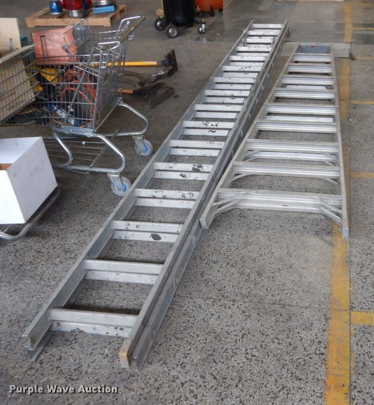 image for item HS9887 (2) aluminum ladders