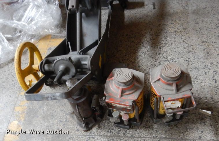 image for item HS9888 Jacks