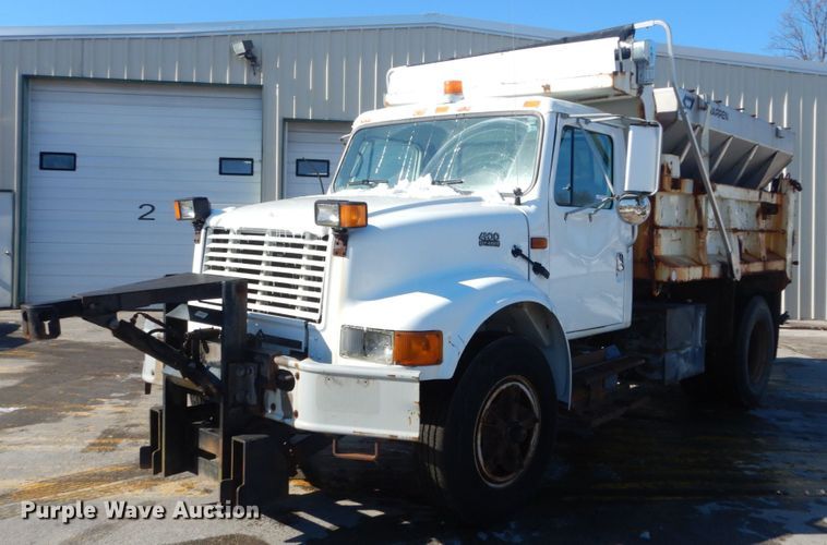 image for item HV9612 2001 International 4900  dump truck
