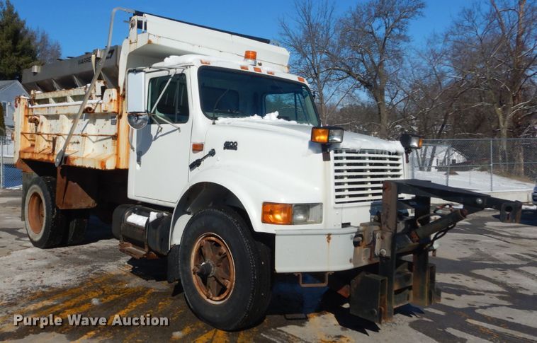 image for item HV9612 2001 International 4900  dump truck