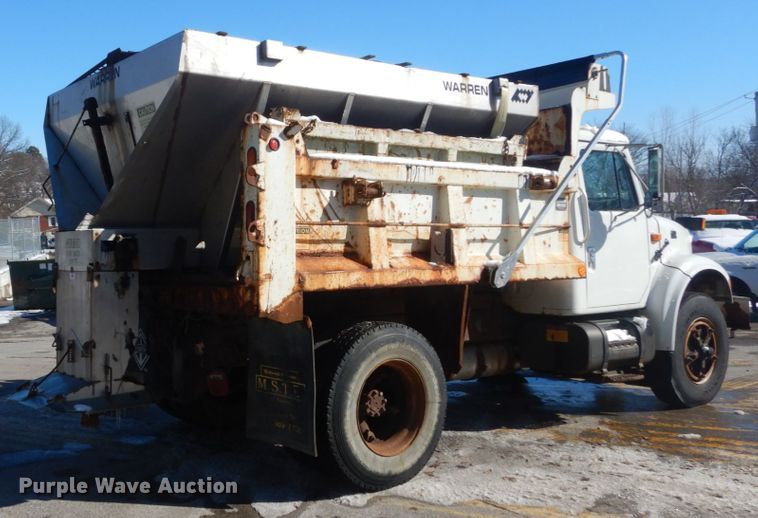 image for item HV9612 2001 International 4900  dump truck