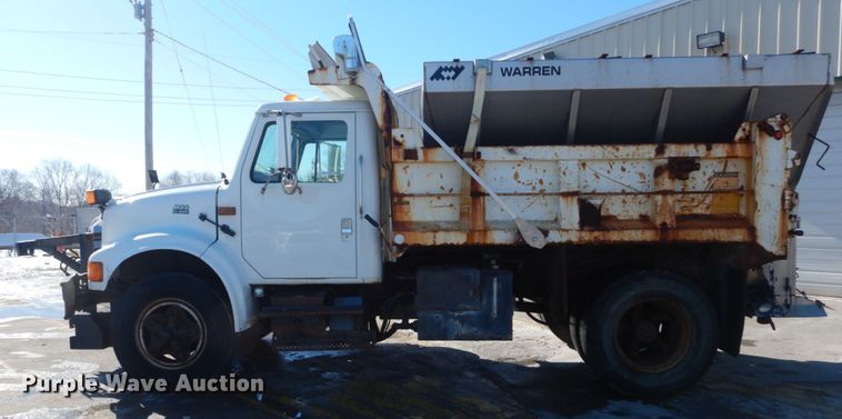 image for item HV9612 2001 International 4900  dump truck