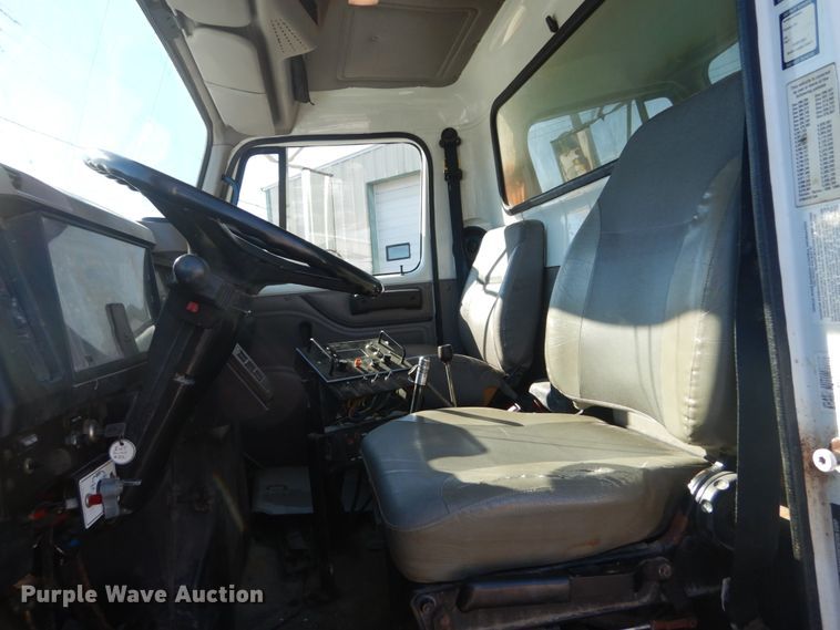 image for item HV9612 2001 International 4900  dump truck