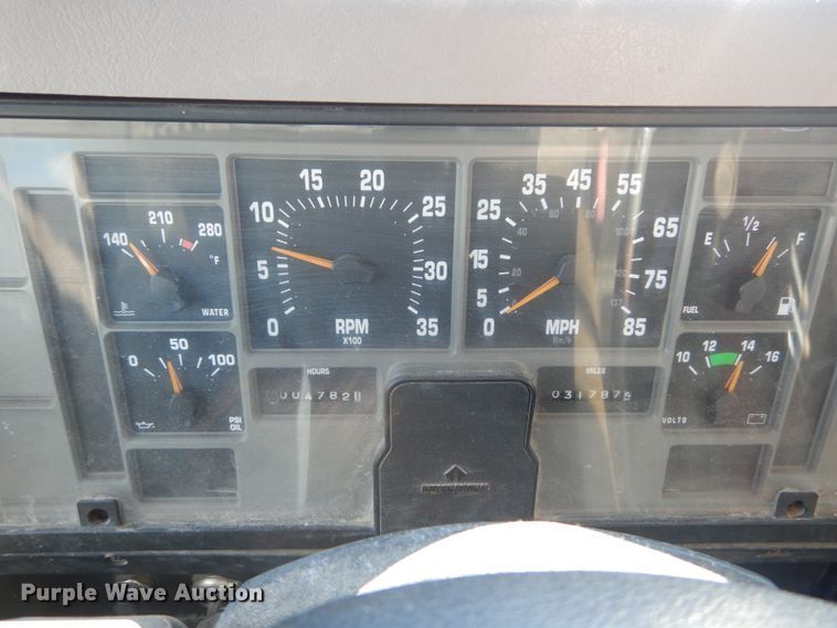 image for item HV9612 2001 International 4900  dump truck