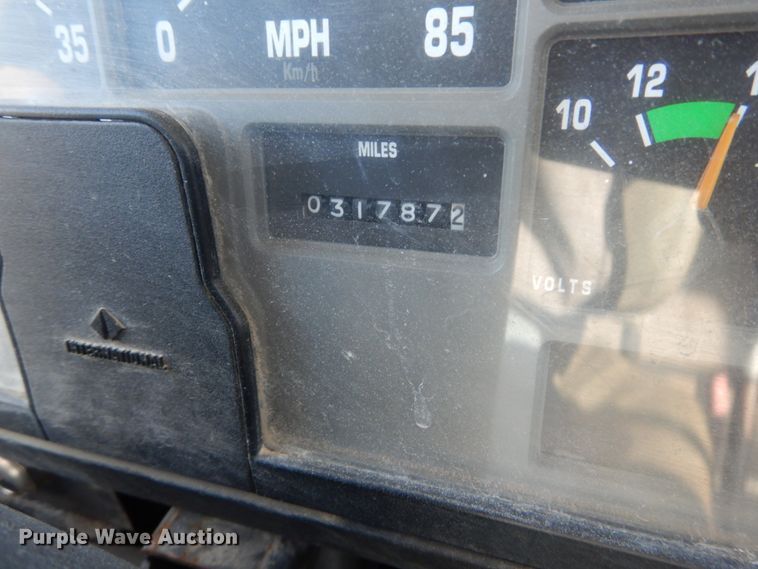 image for item HV9612 2001 International 4900  dump truck