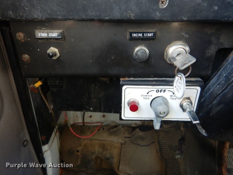 image for item HV9612 2001 International 4900  dump truck