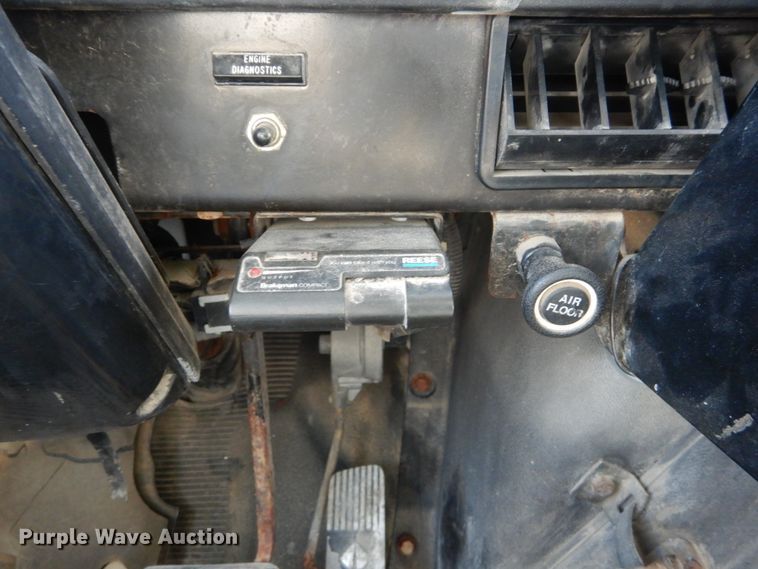 image for item HV9612 2001 International 4900  dump truck