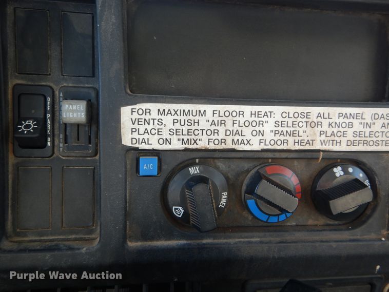 image for item HV9612 2001 International 4900  dump truck