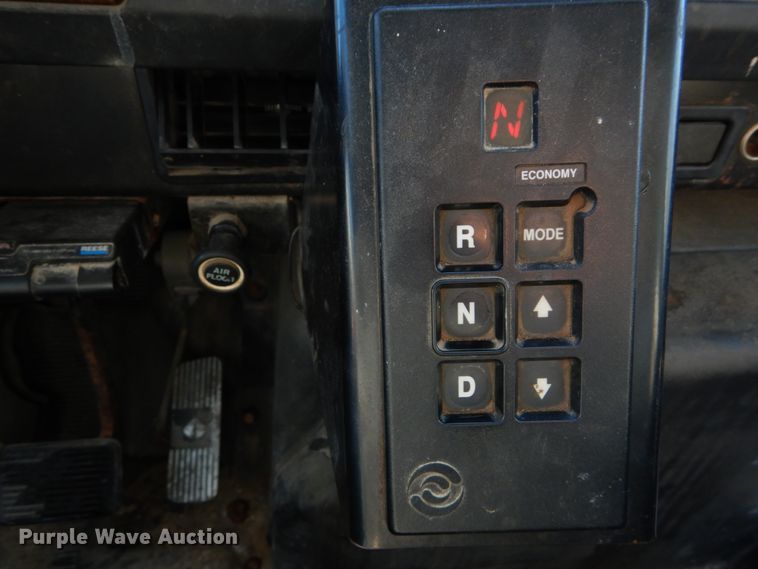 image for item HV9612 2001 International 4900  dump truck