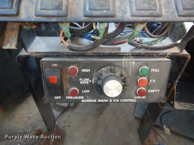 image for item HV9612 2001 International 4900  dump truck