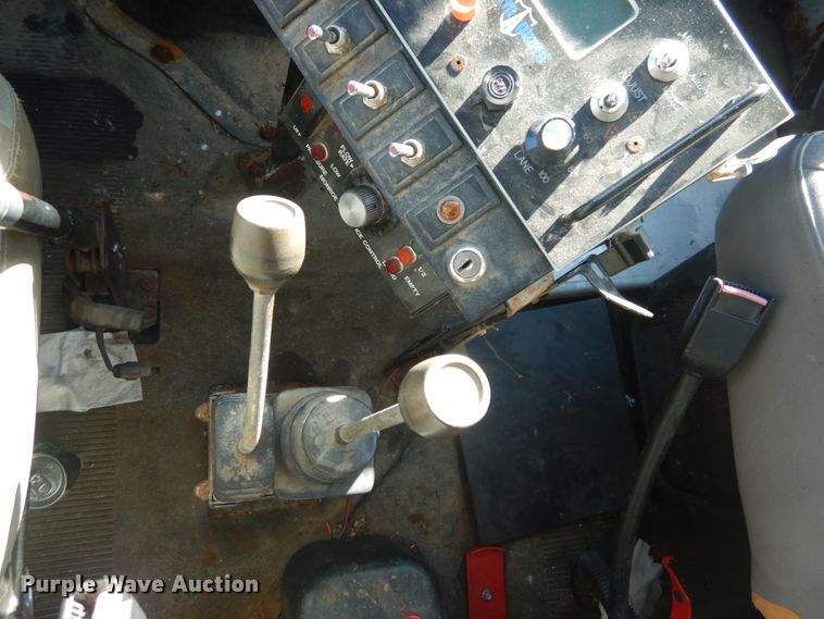 image for item HV9612 2001 International 4900  dump truck