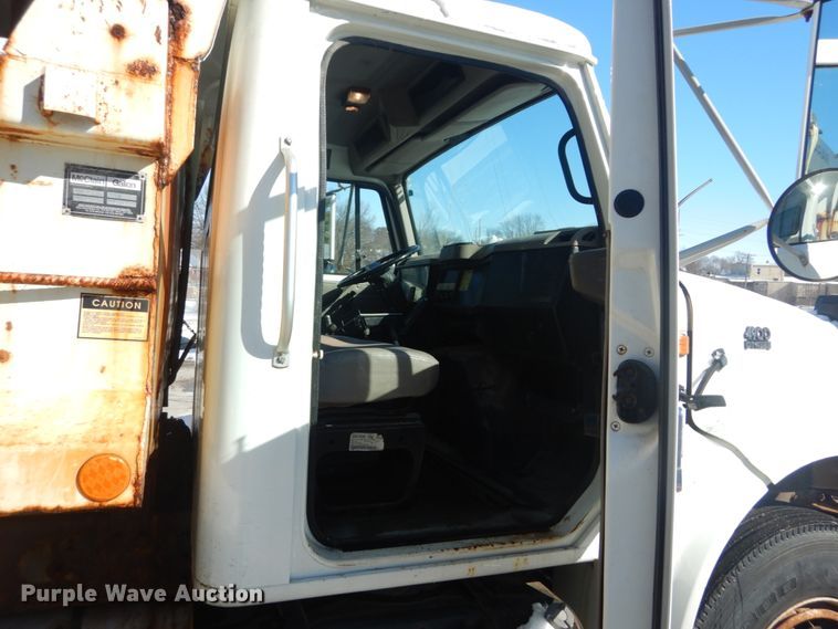 image for item HV9612 2001 International 4900  dump truck