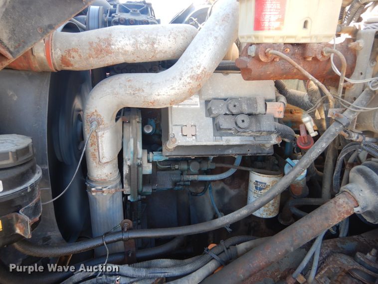 image for item HV9612 2001 International 4900  dump truck