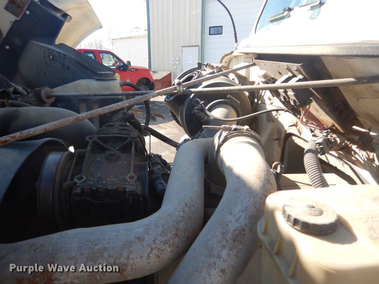 image for item HV9612 2001 International 4900  dump truck