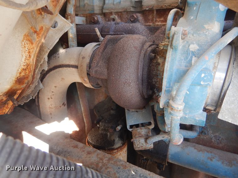 image for item HV9612 2001 International 4900  dump truck