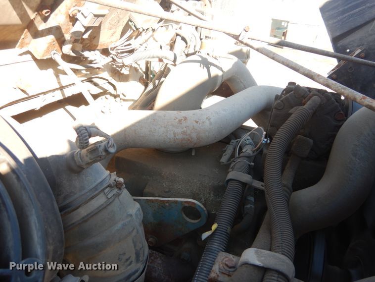 image for item HV9612 2001 International 4900  dump truck