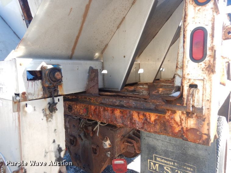 image for item HV9612 2001 International 4900  dump truck