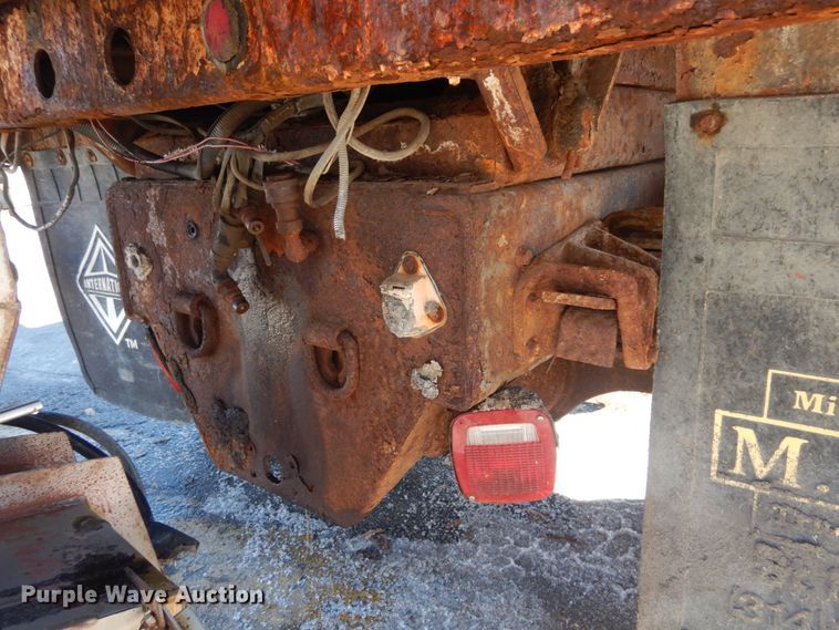 image for item HV9612 2001 International 4900  dump truck