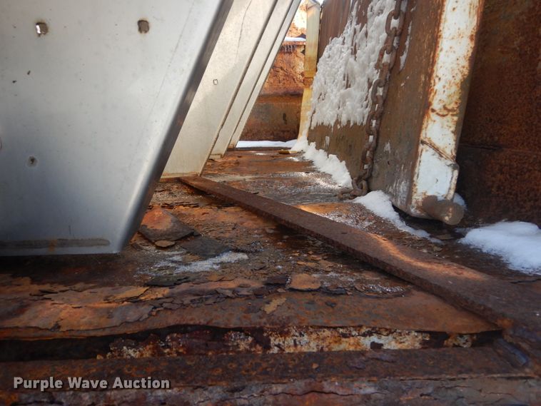 image for item HV9612 2001 International 4900  dump truck