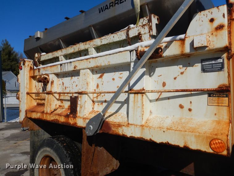 image for item HV9612 2001 International 4900  dump truck