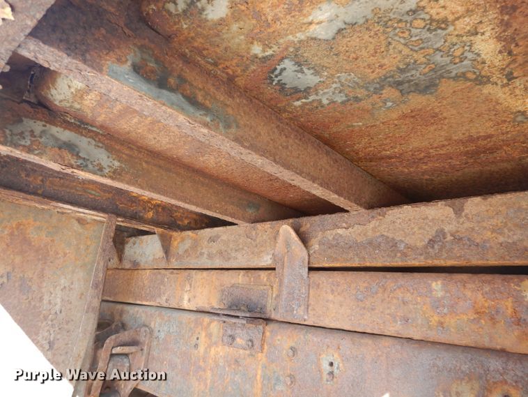 image for item HV9612 2001 International 4900  dump truck