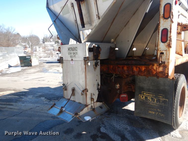 image for item HV9612 2001 International 4900  dump truck