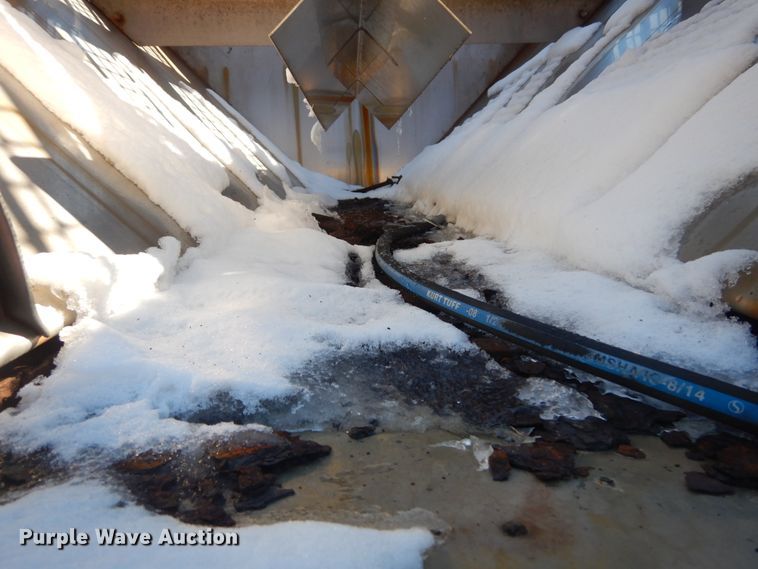 image for item HV9612 2001 International 4900  dump truck