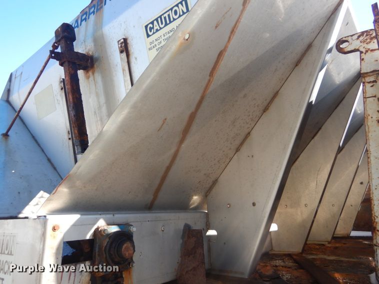 image for item HV9612 2001 International 4900  dump truck