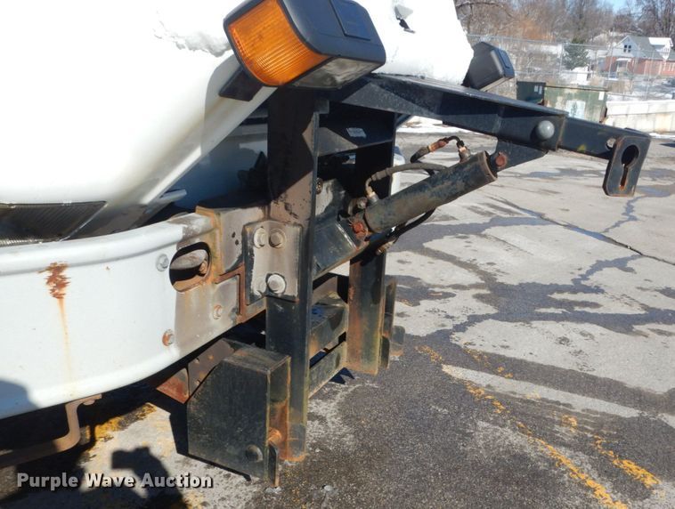 image for item HV9612 2001 International 4900  dump truck