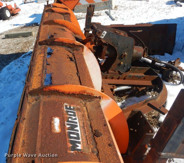 image for item HV9612 2001 International 4900  dump truck