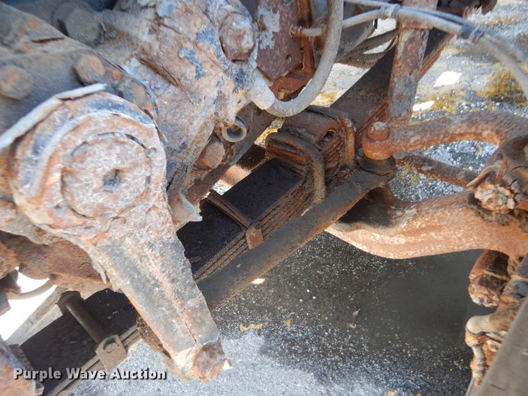 image for item HV9612 2001 International 4900  dump truck