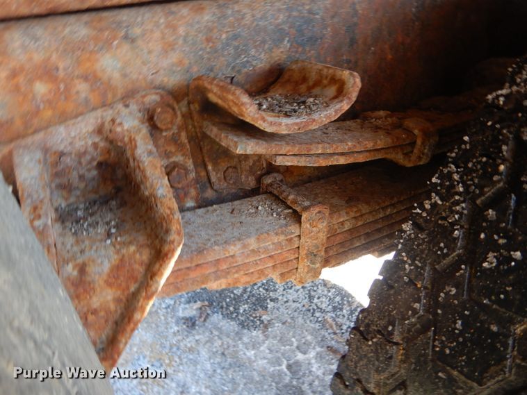 image for item HV9612 2001 International 4900  dump truck